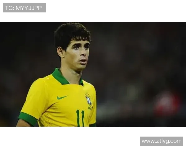 女生随意提及足球明星名字引发的趣味对话与误解